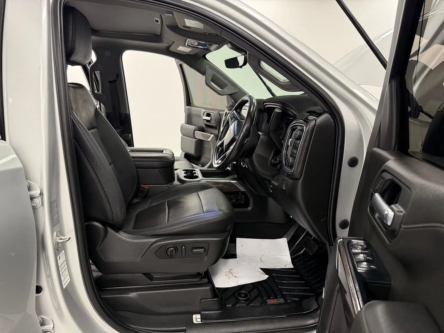 2022 Chevrolet Silverado Gallery Image 18