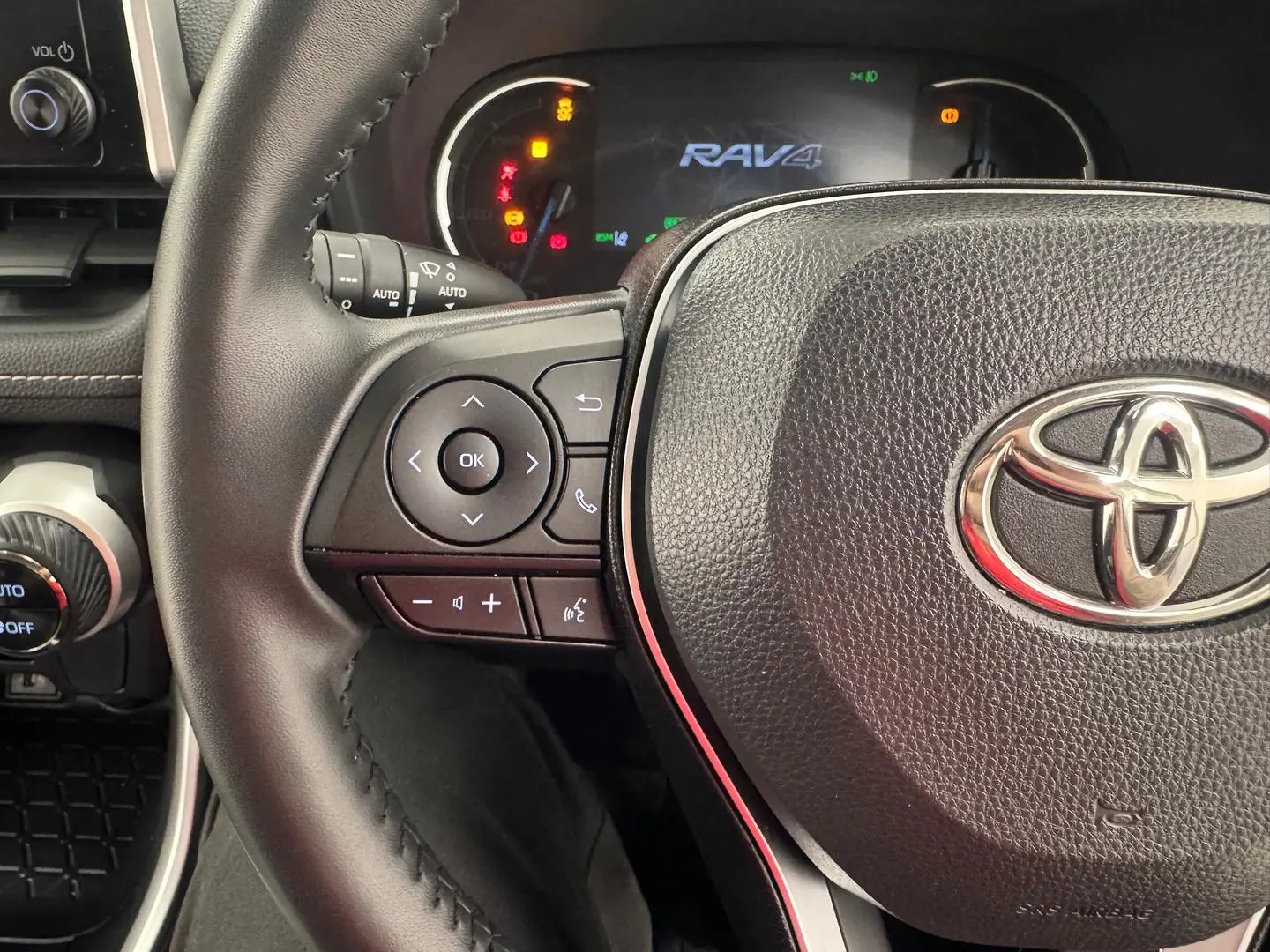 2024 Toyota RAV4 Gallery Image 17