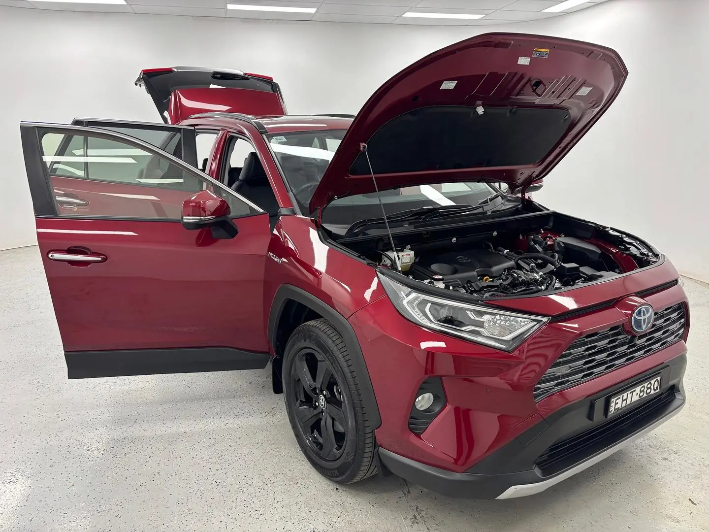 2020 Toyota RAV4 Gallery Image 8
