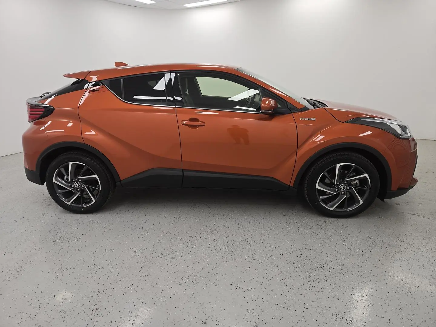 2019 Toyota C-Hr Gallery Image 4