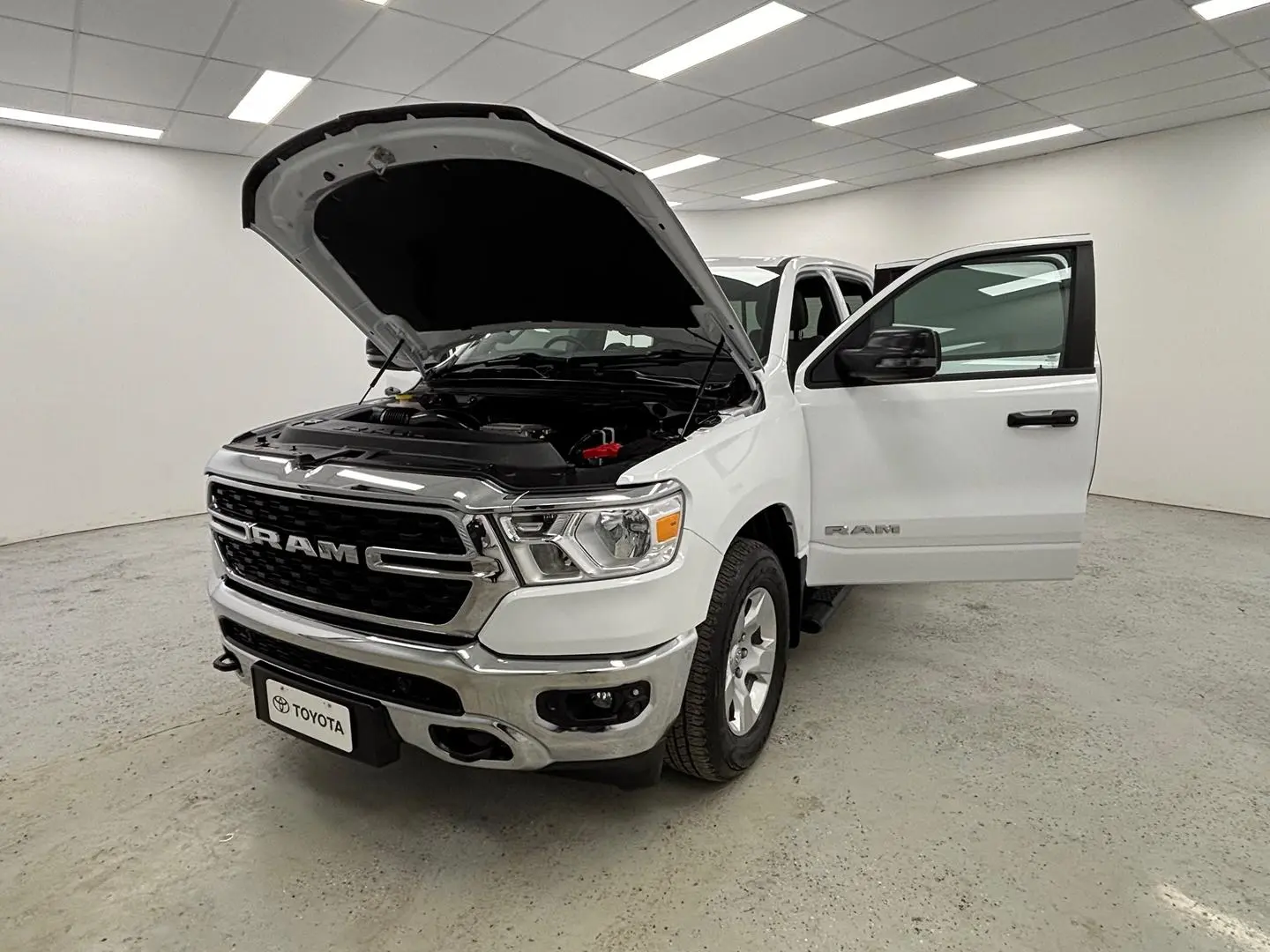 2023 RAM 1500 Gallery Image 14
