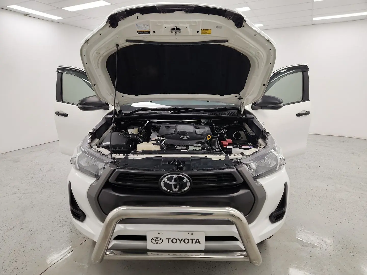 2021 Toyota Hilux Gallery Image 15