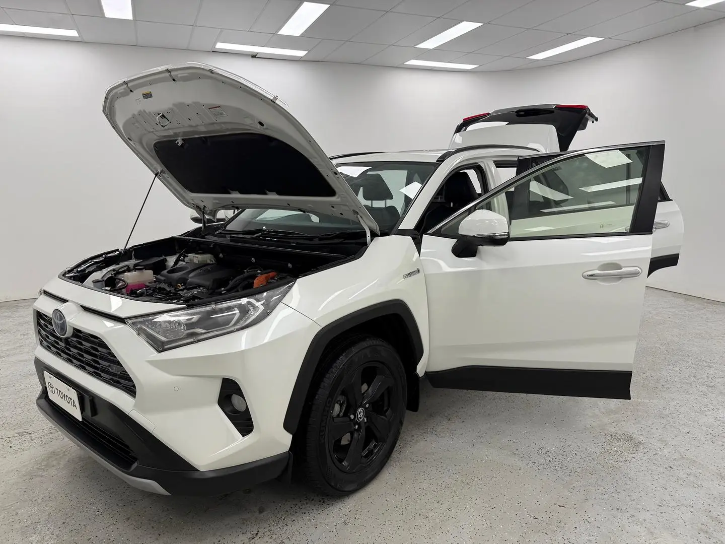 2020 Toyota RAV4 Gallery Image 8