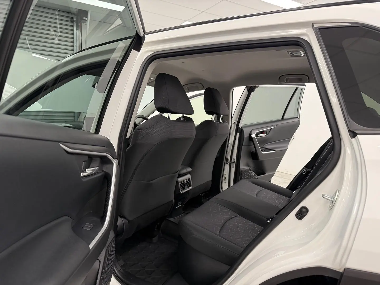 2020 Toyota RAV4 Gallery Image 12
