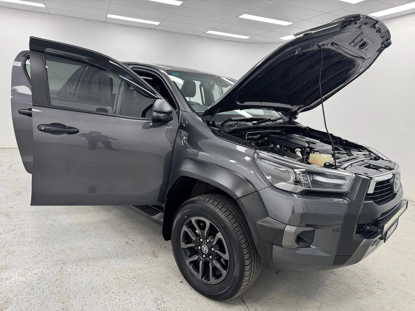 2023 Toyota Hilux Gallery Image 7