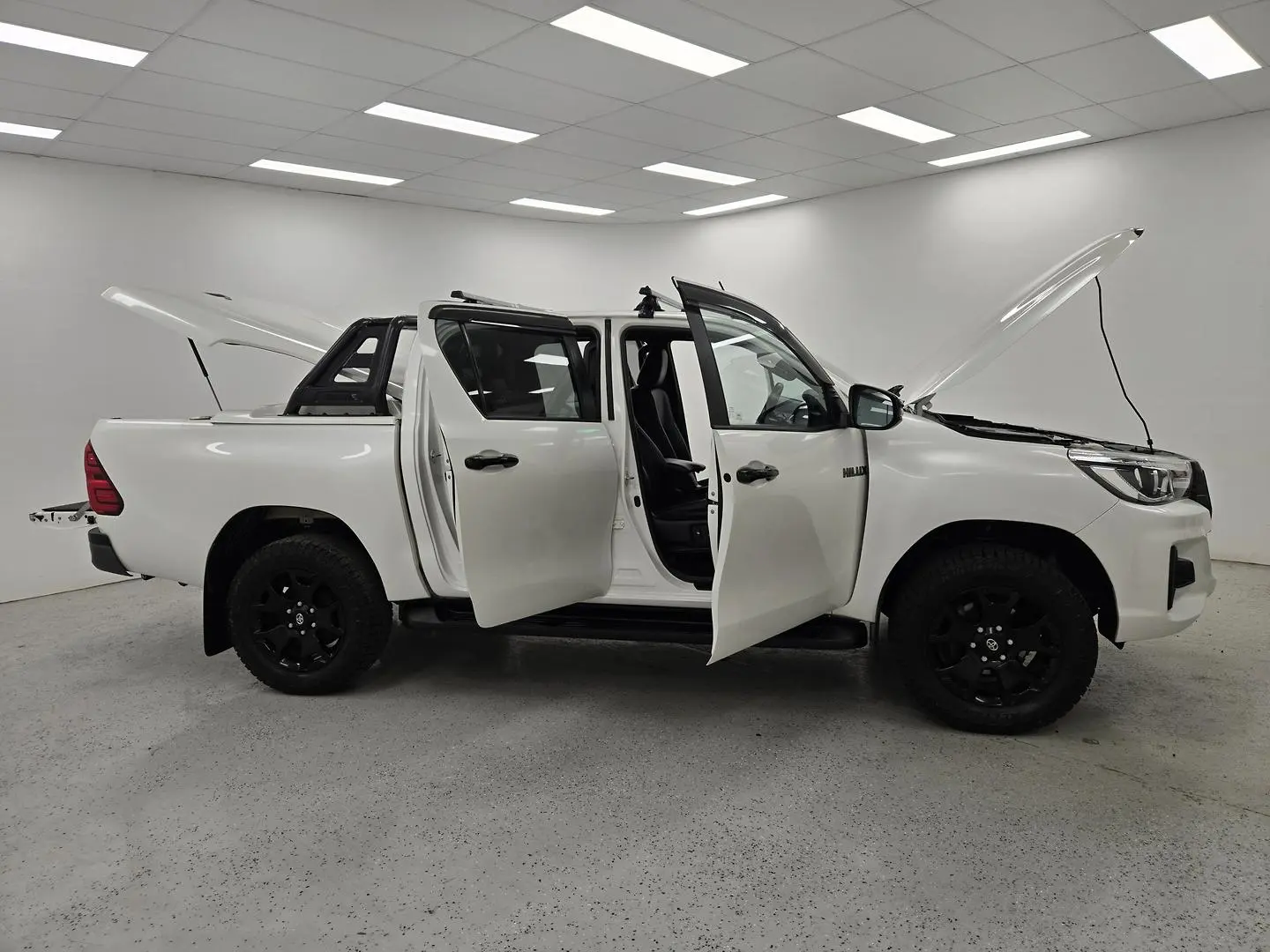 2019 Toyota Hilux Gallery Image 9