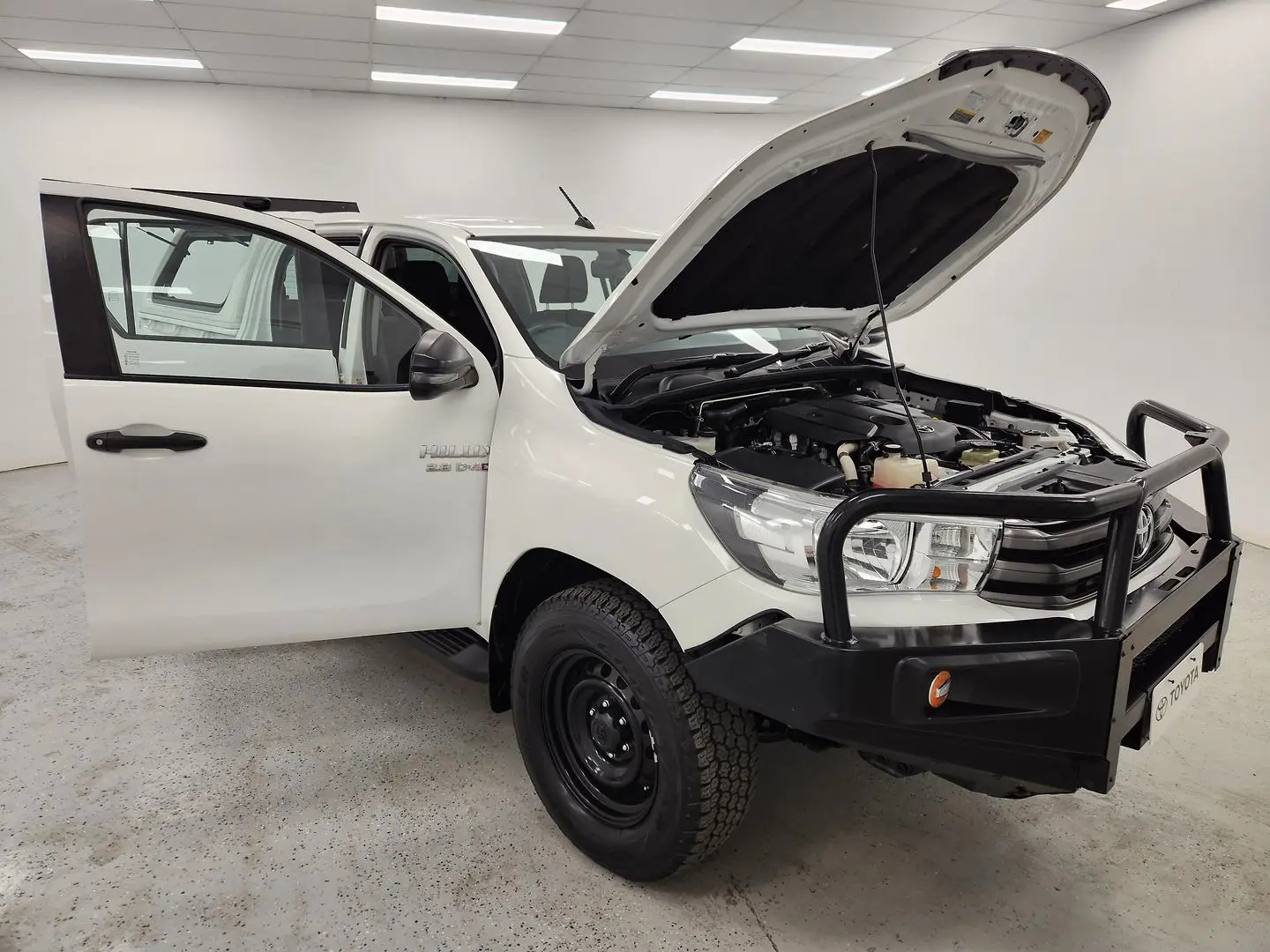2018 Toyota Hilux Gallery Image 8