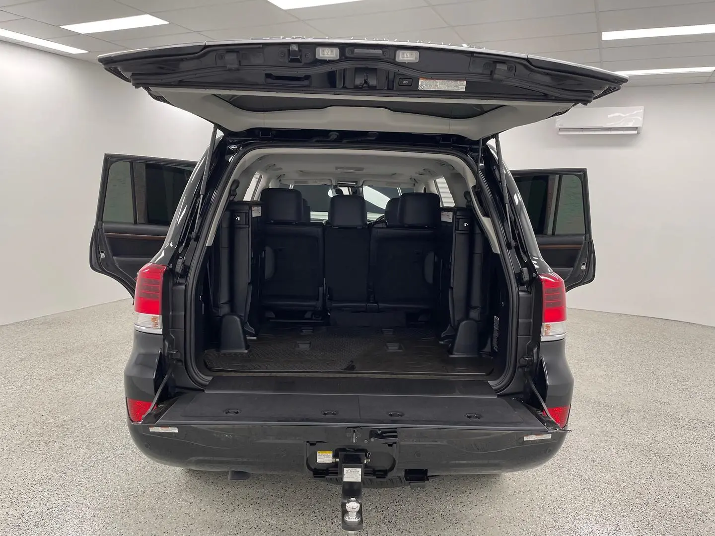 2020 Toyota Landcruiser Gallery Image 11