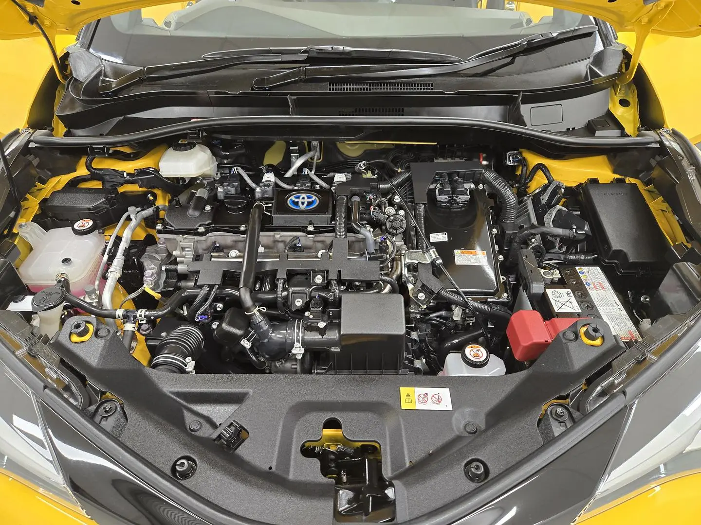 2022 Toyota C-HR Gallery Image 16