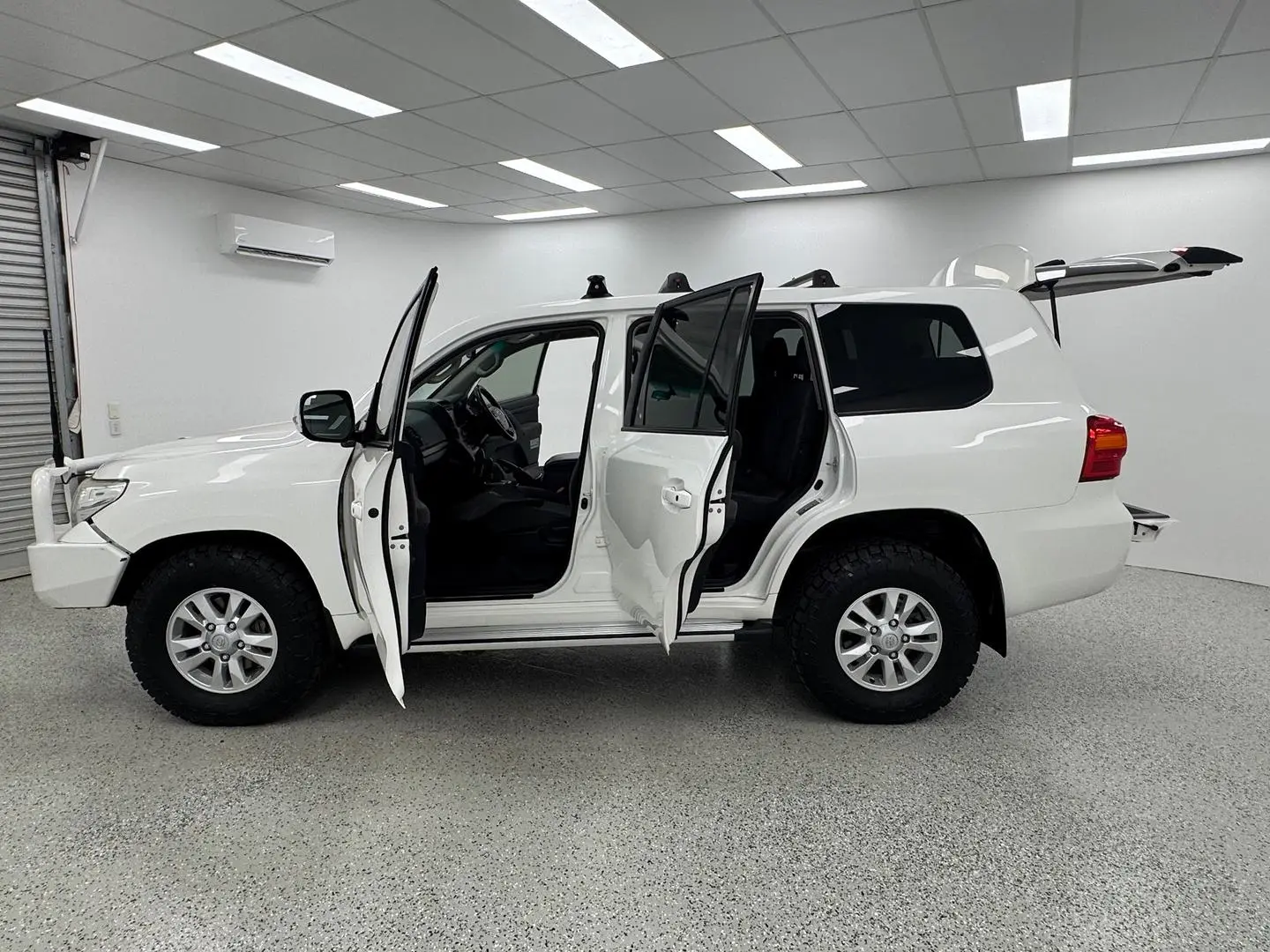 2015 Toyota Landcruiser Gallery Image 12