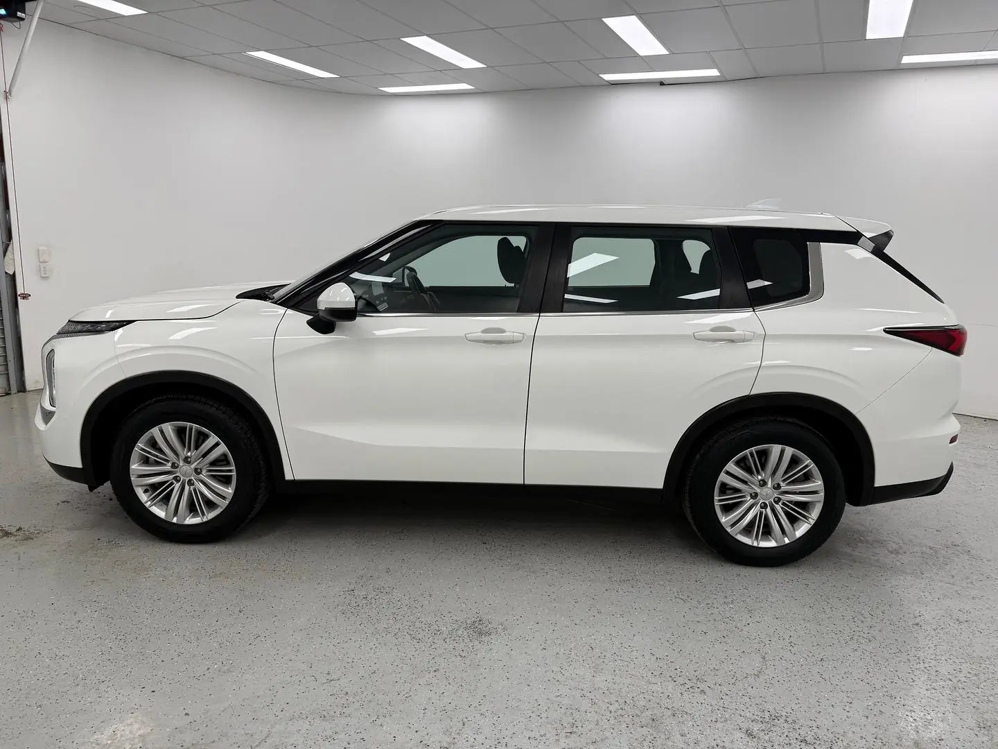 2022 Mitsubishi Outlander Gallery Image 6
