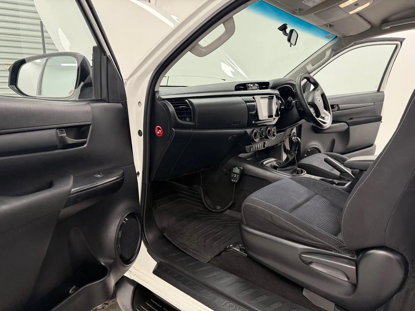 2016 Toyota Hilux Gallery Image 11