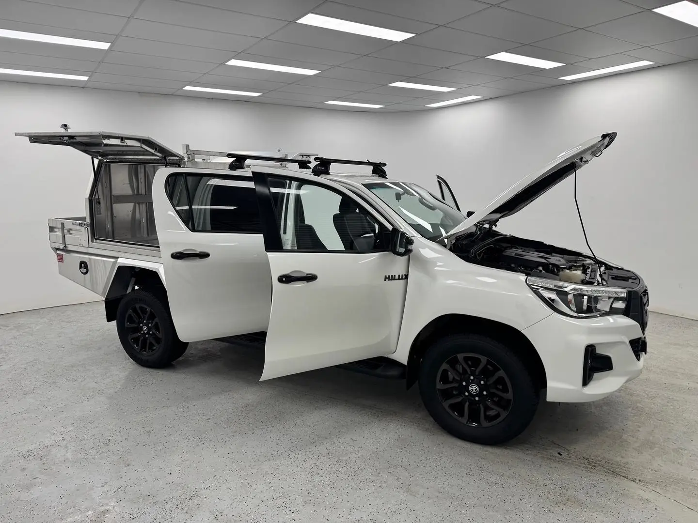 2019 Toyota Hilux Gallery Image 8