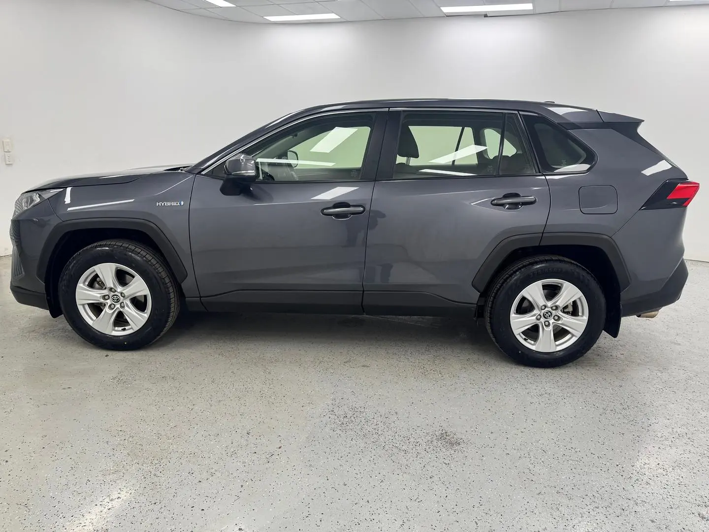 2019 Toyota RAV4 Gallery Image 5