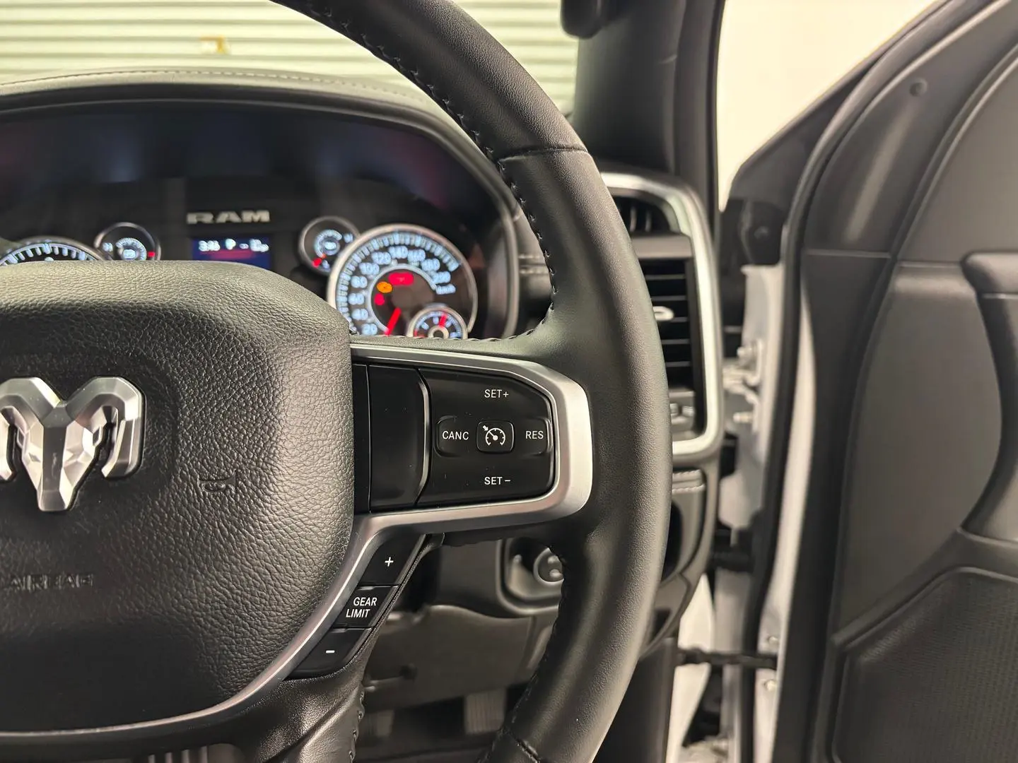 2023 RAM 1500 Gallery Image 26