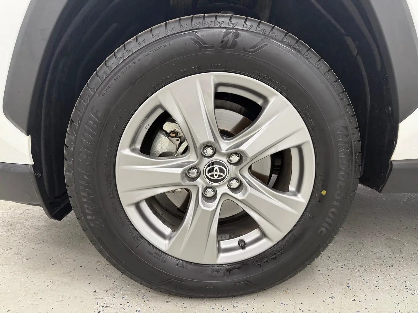 2022 Toyota RAV4 Gallery Image 9