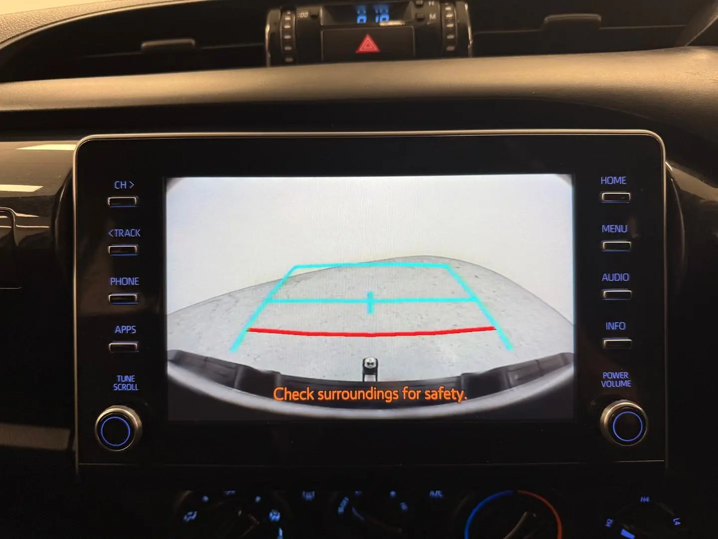 2020 Toyota Hilux Gallery Image 38