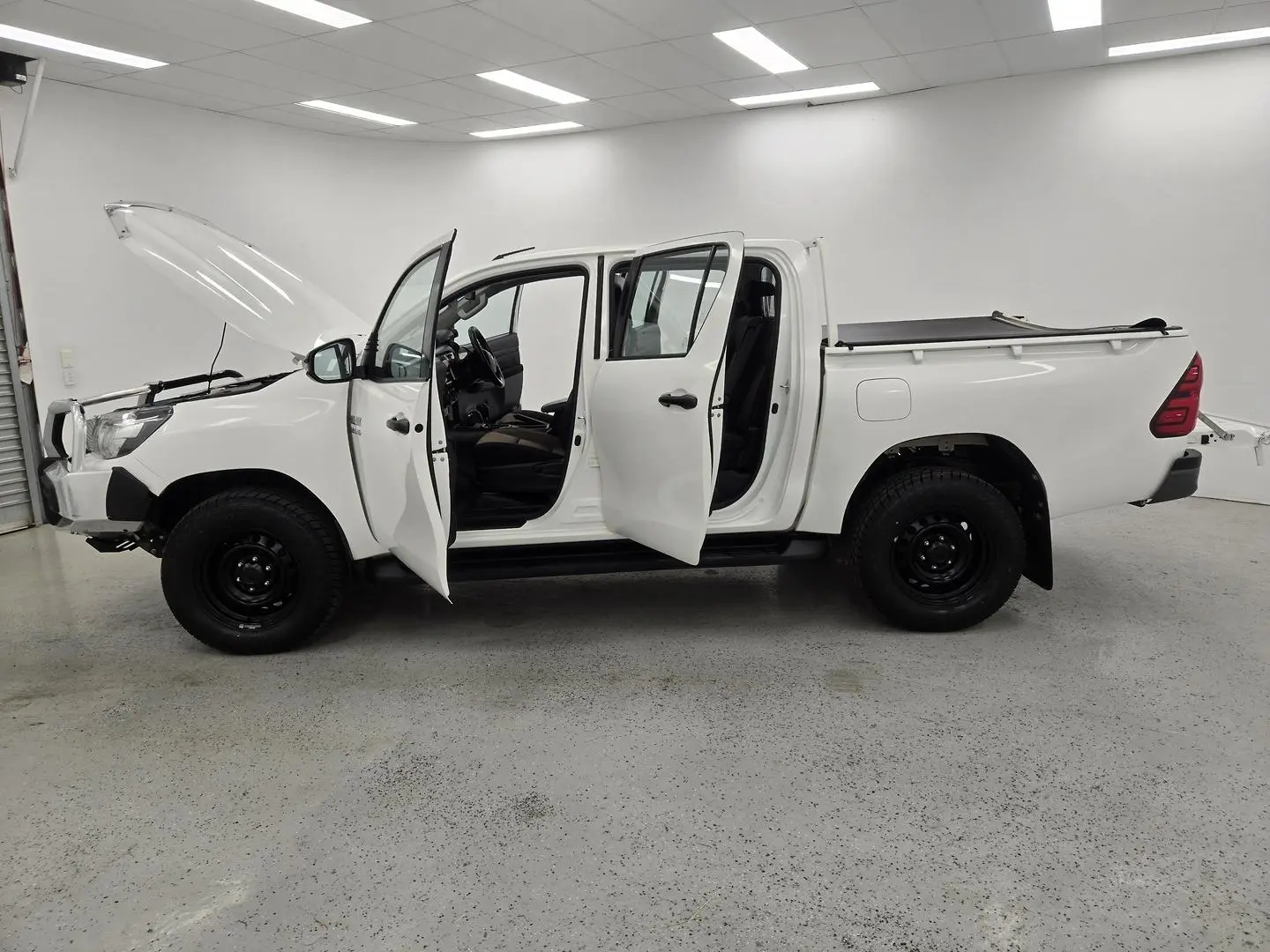 2017 Toyota Hilux Gallery Image 12