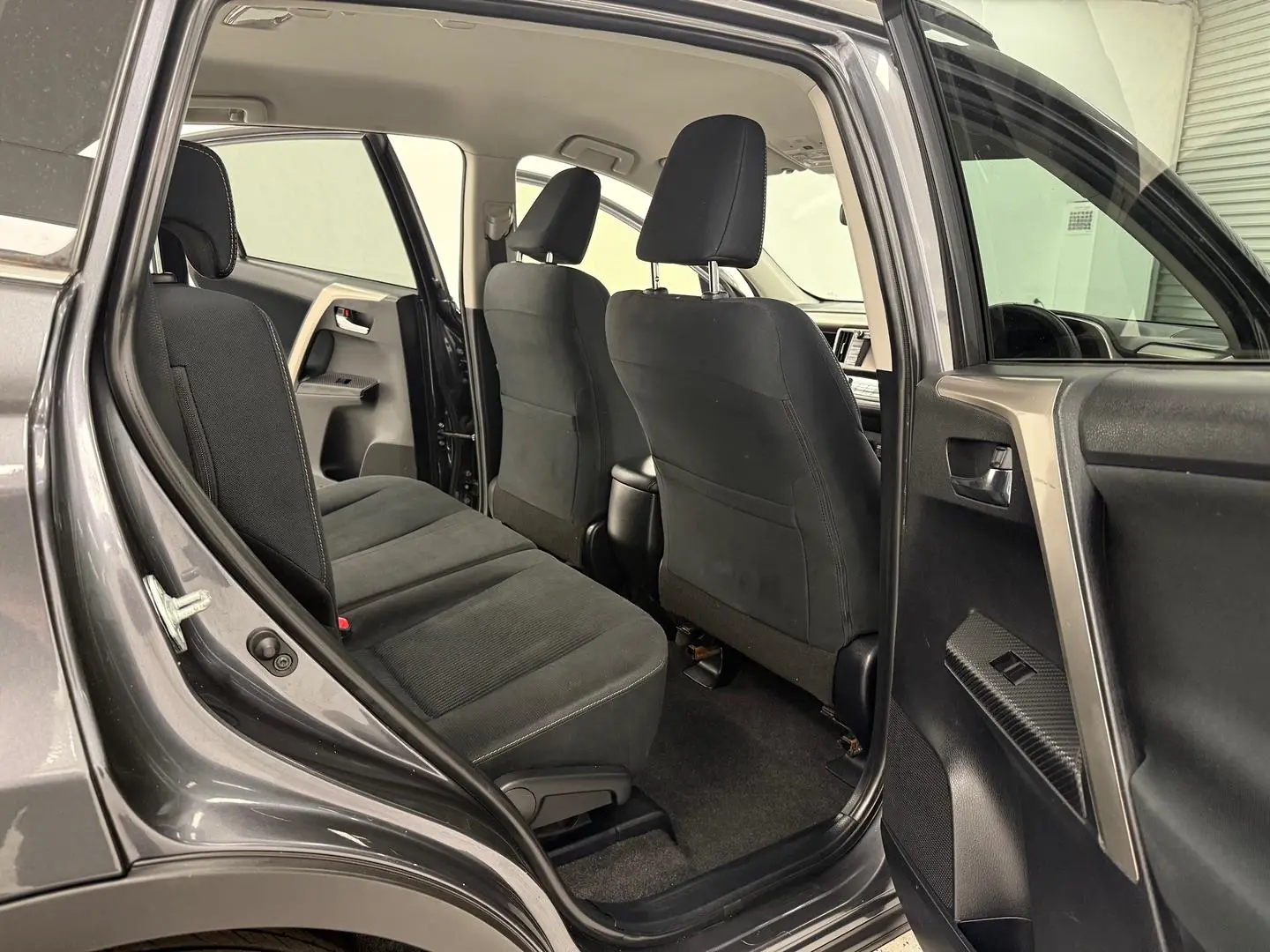 2015 Toyota RAV4 Gallery Image 17