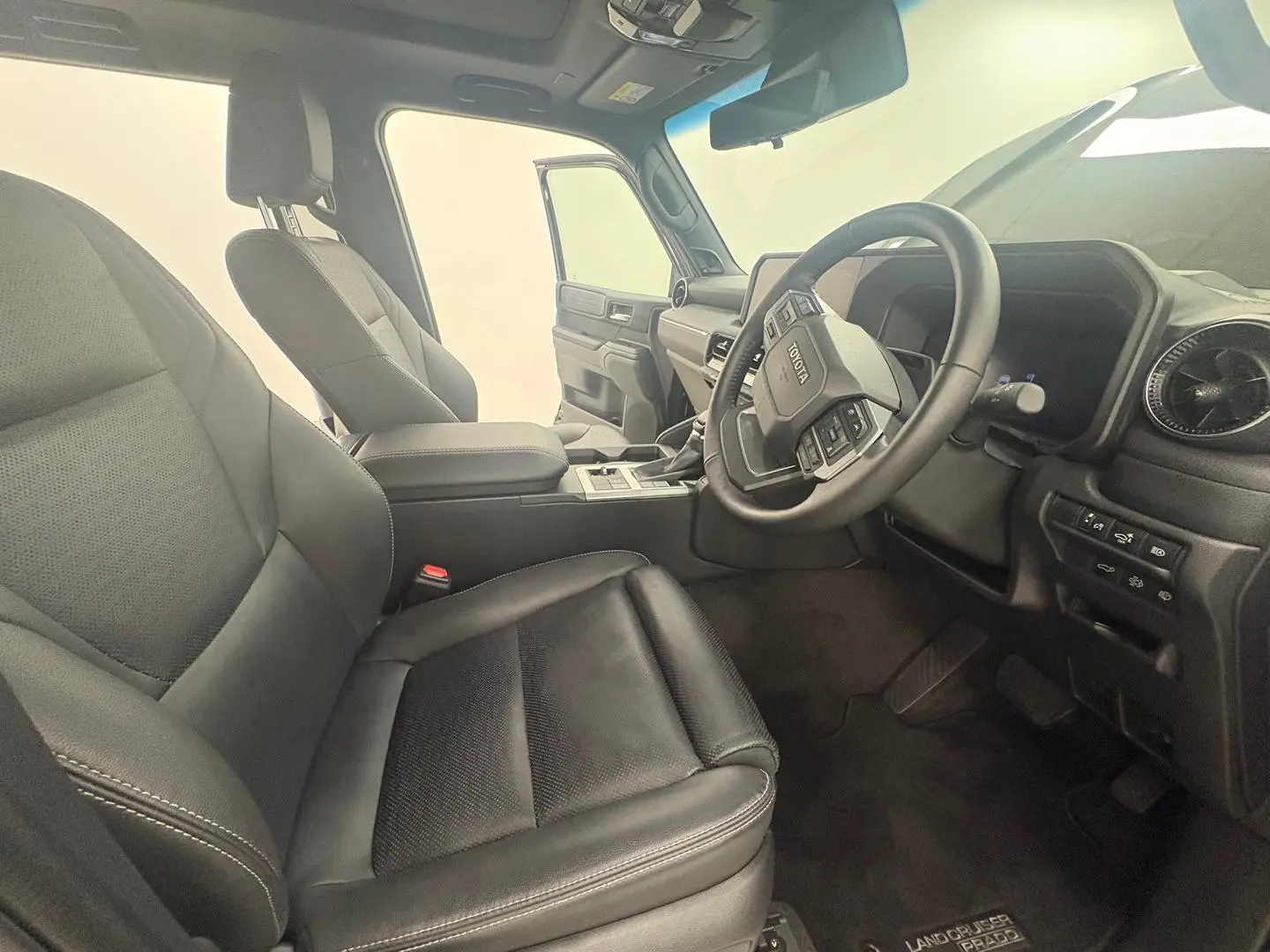 2025 Toyota Landcruiser Prado Gallery Image 18