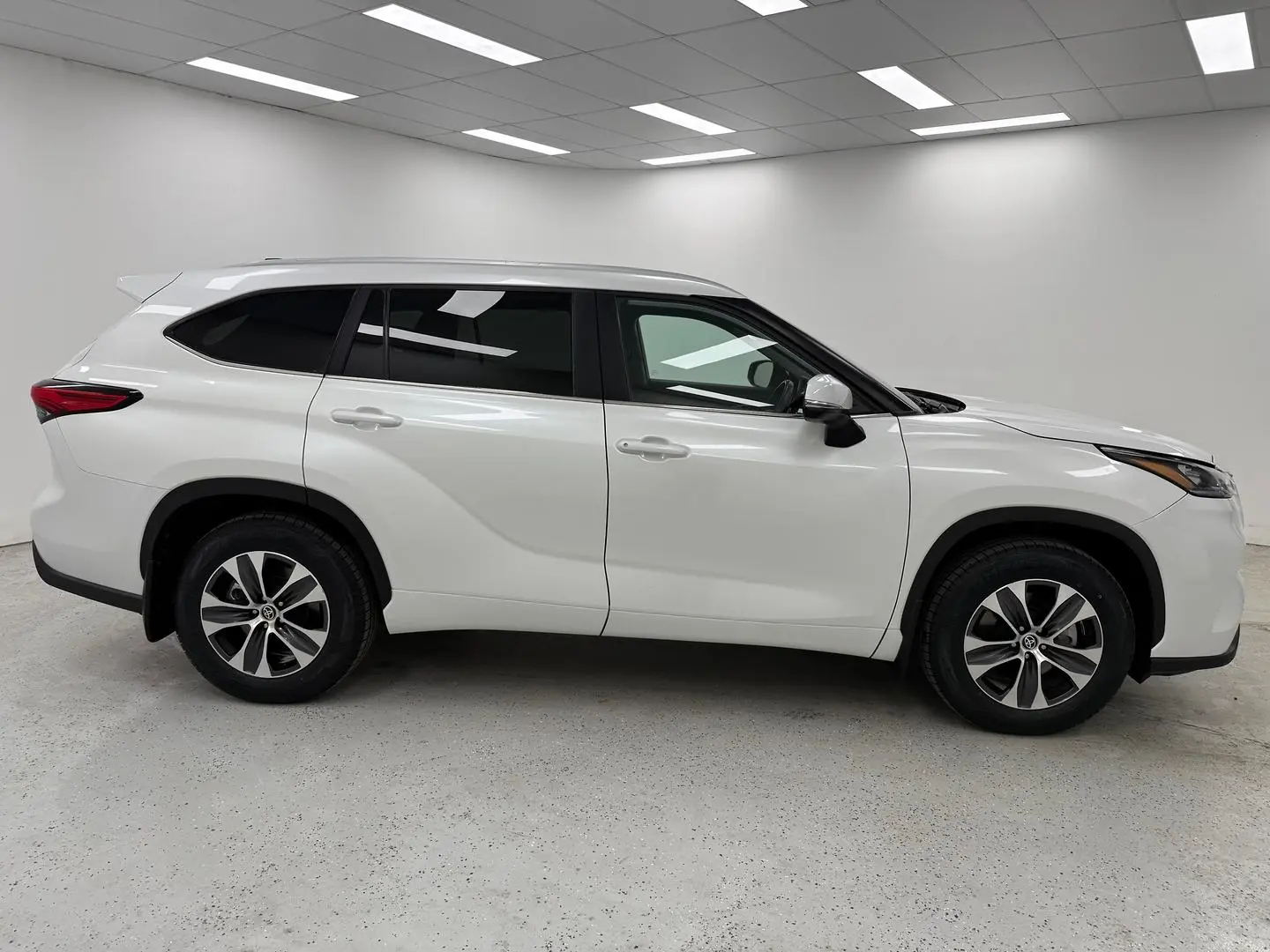 2023 Toyota Kluger Gallery Image 2