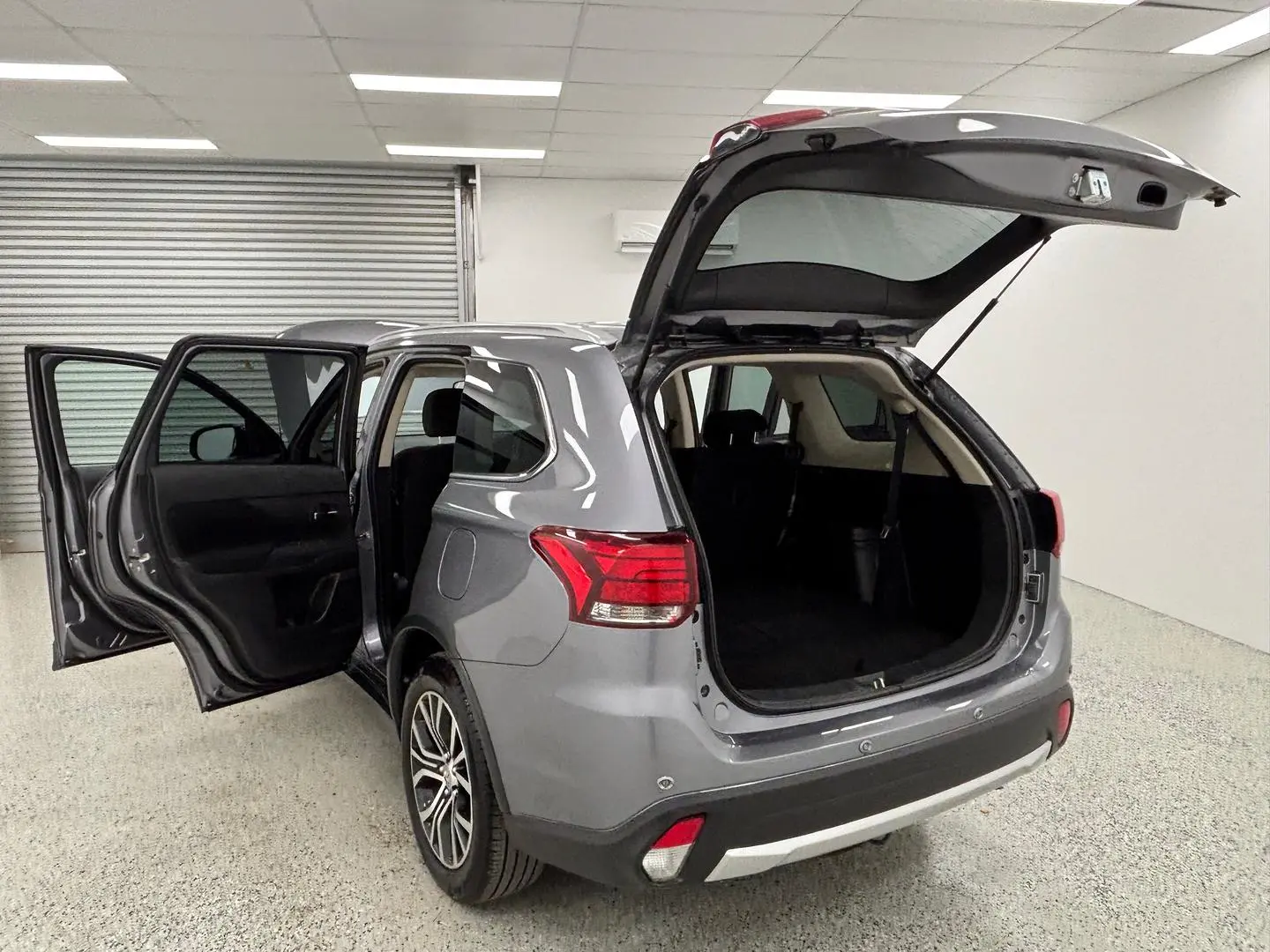 2017 Mitsubishi Outlander Gallery Image 12