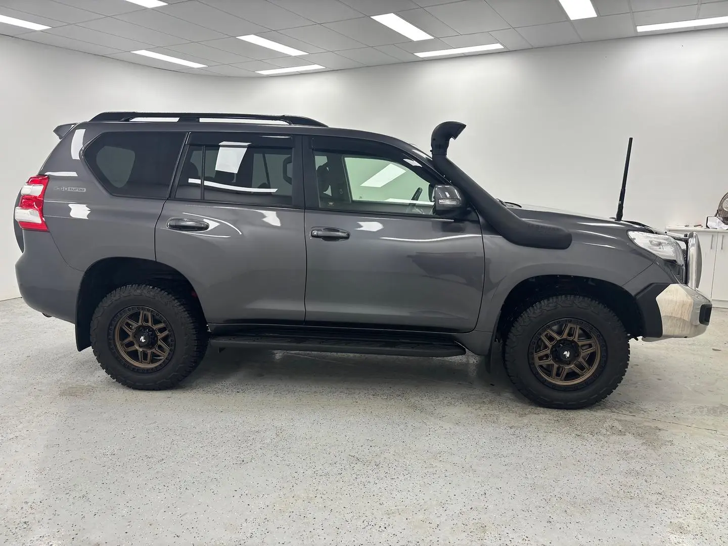 2015 Toyota Landcruiser Prado Gallery Image 2
