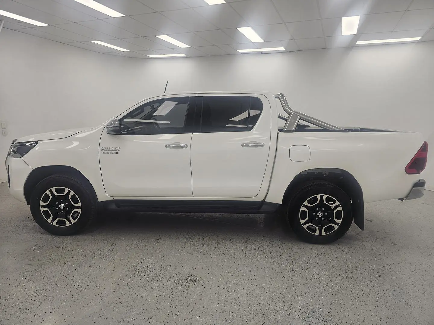 2021 Toyota Hilux Gallery Image 6