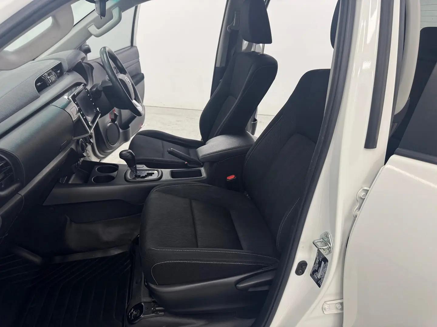 2021 Toyota Hilux Gallery Image 28