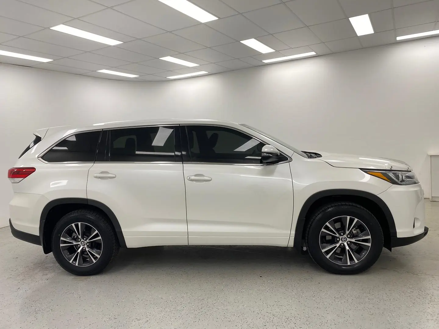 2018 Toyota Kluger Gallery Image 2