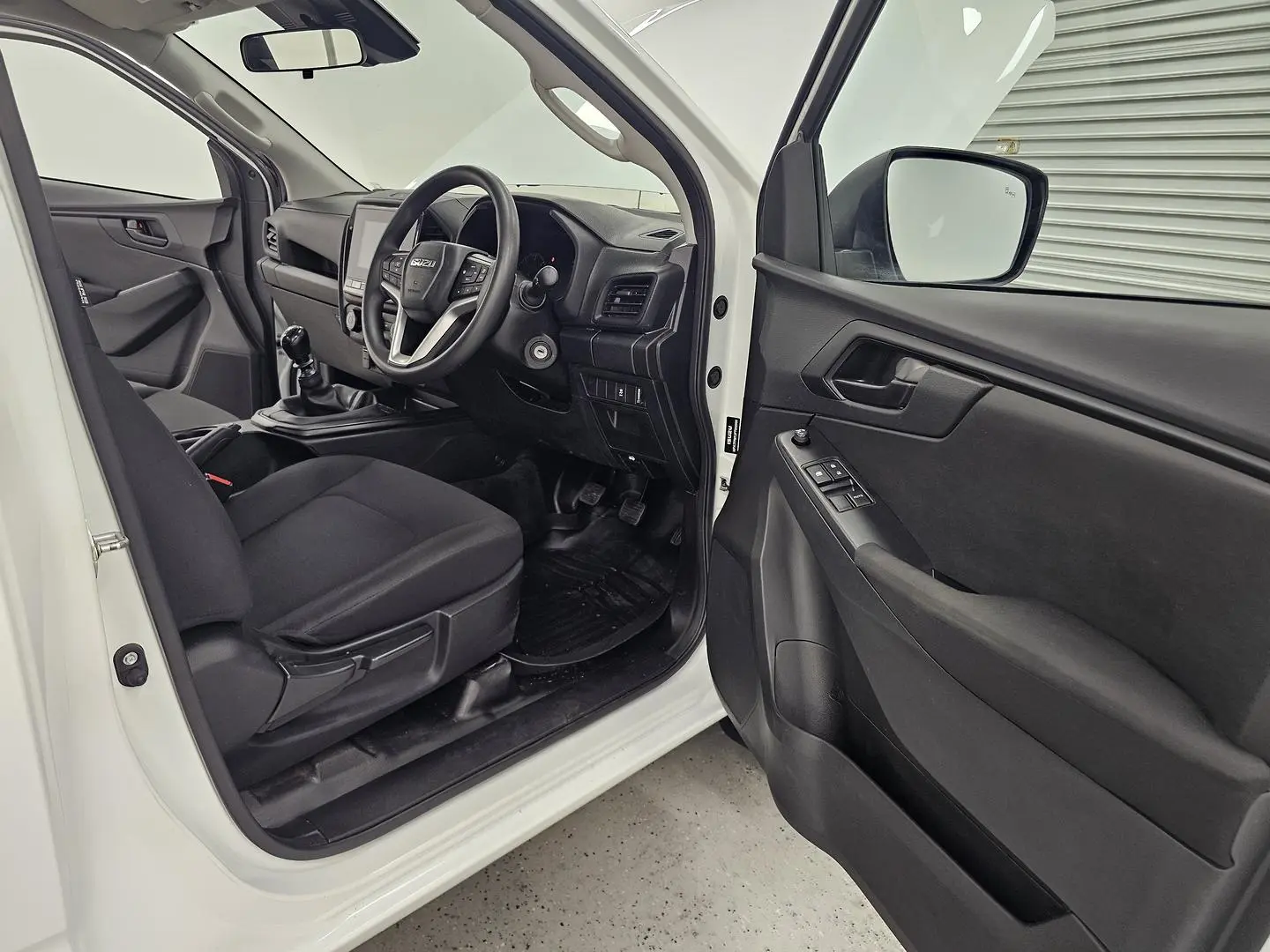 2023 Isuzu D-MAX Gallery Image 16