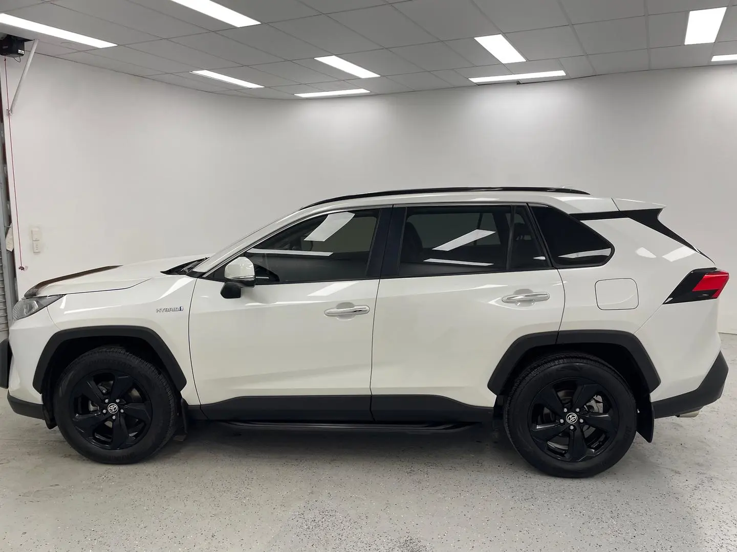 2020 Toyota RAV4 Gallery Image 6