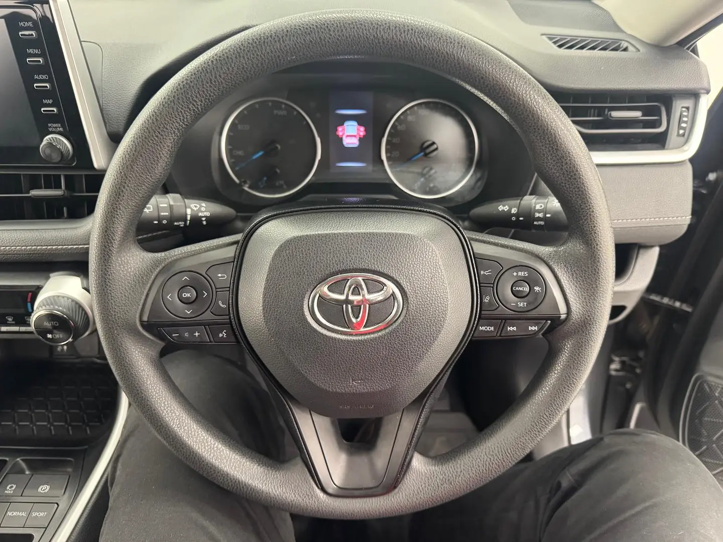 2019 Toyota RAV4 Gallery Image 19