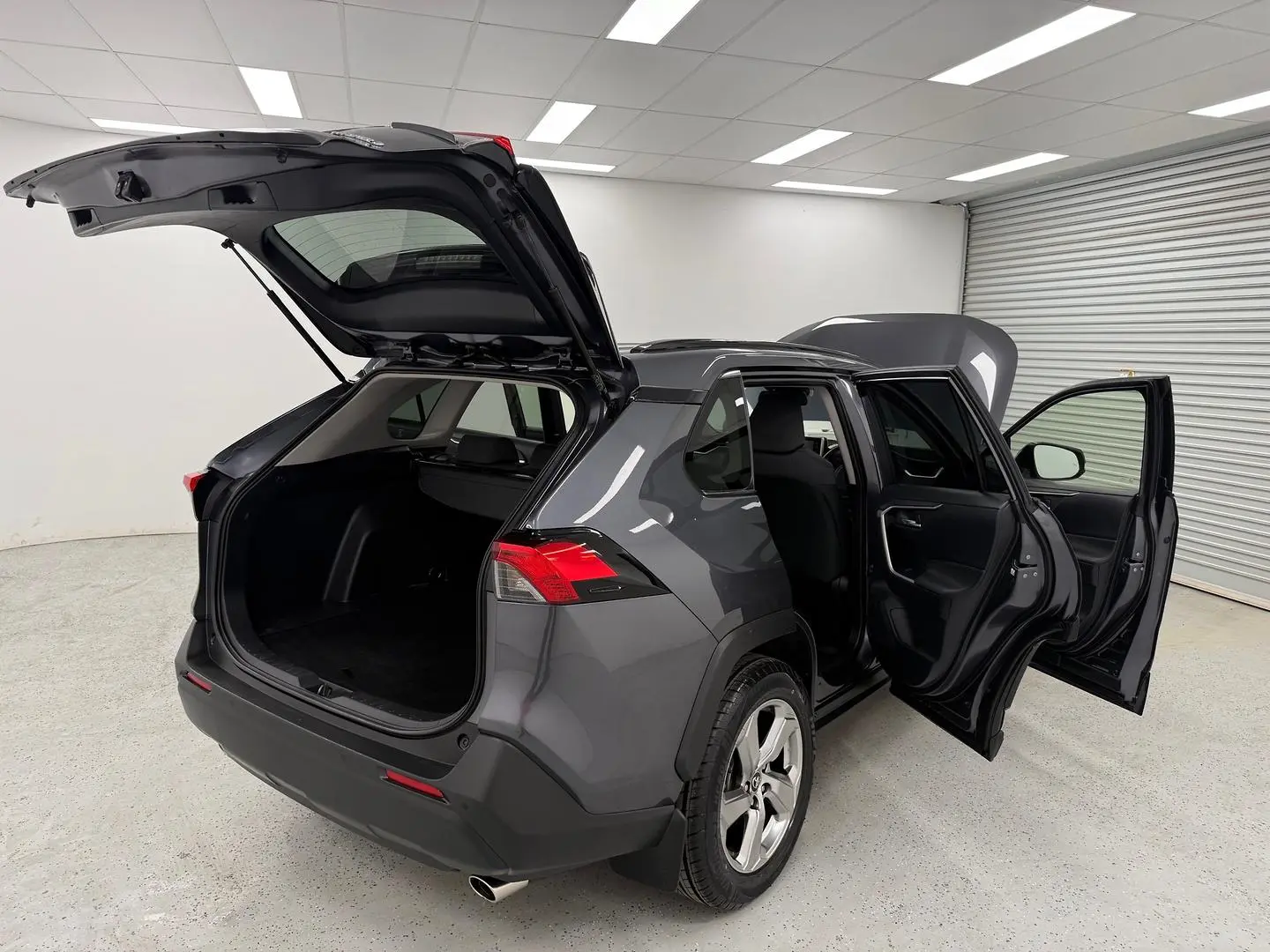2019 Toyota RAV4 Gallery Image 17