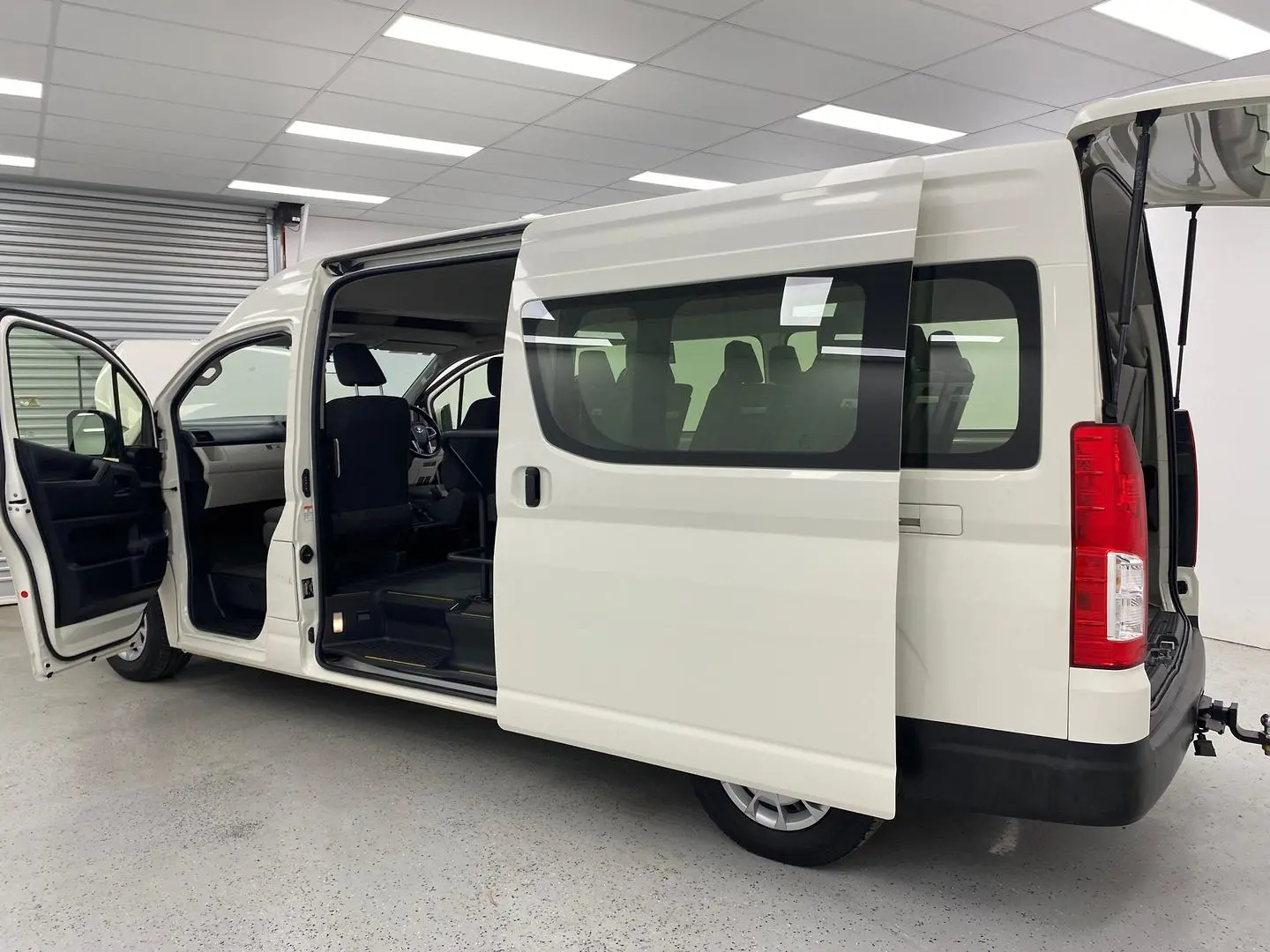 2021 Toyota Hiace Gallery Image 12