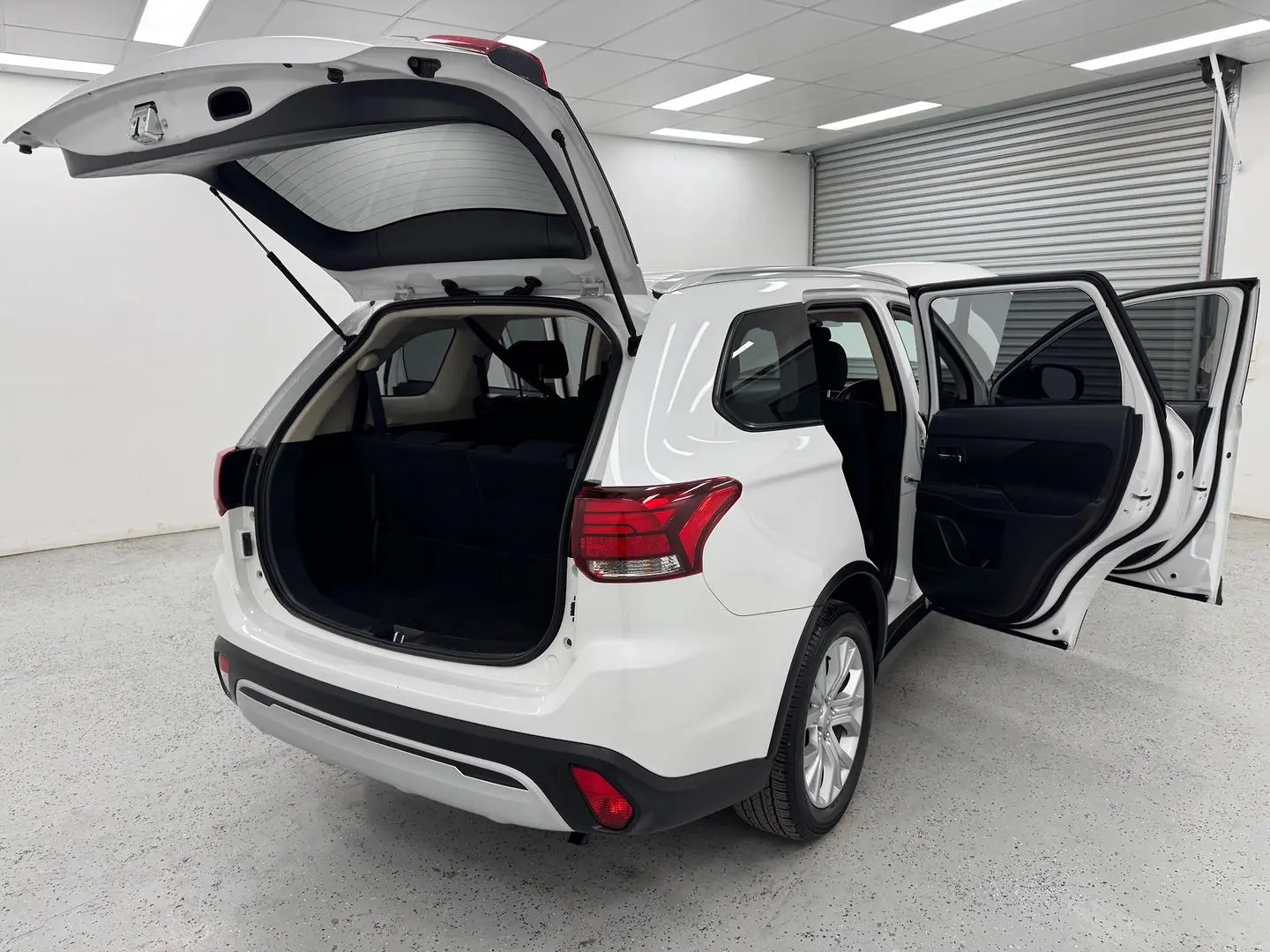 2020 Mitsubishi Outlander Gallery Image 9