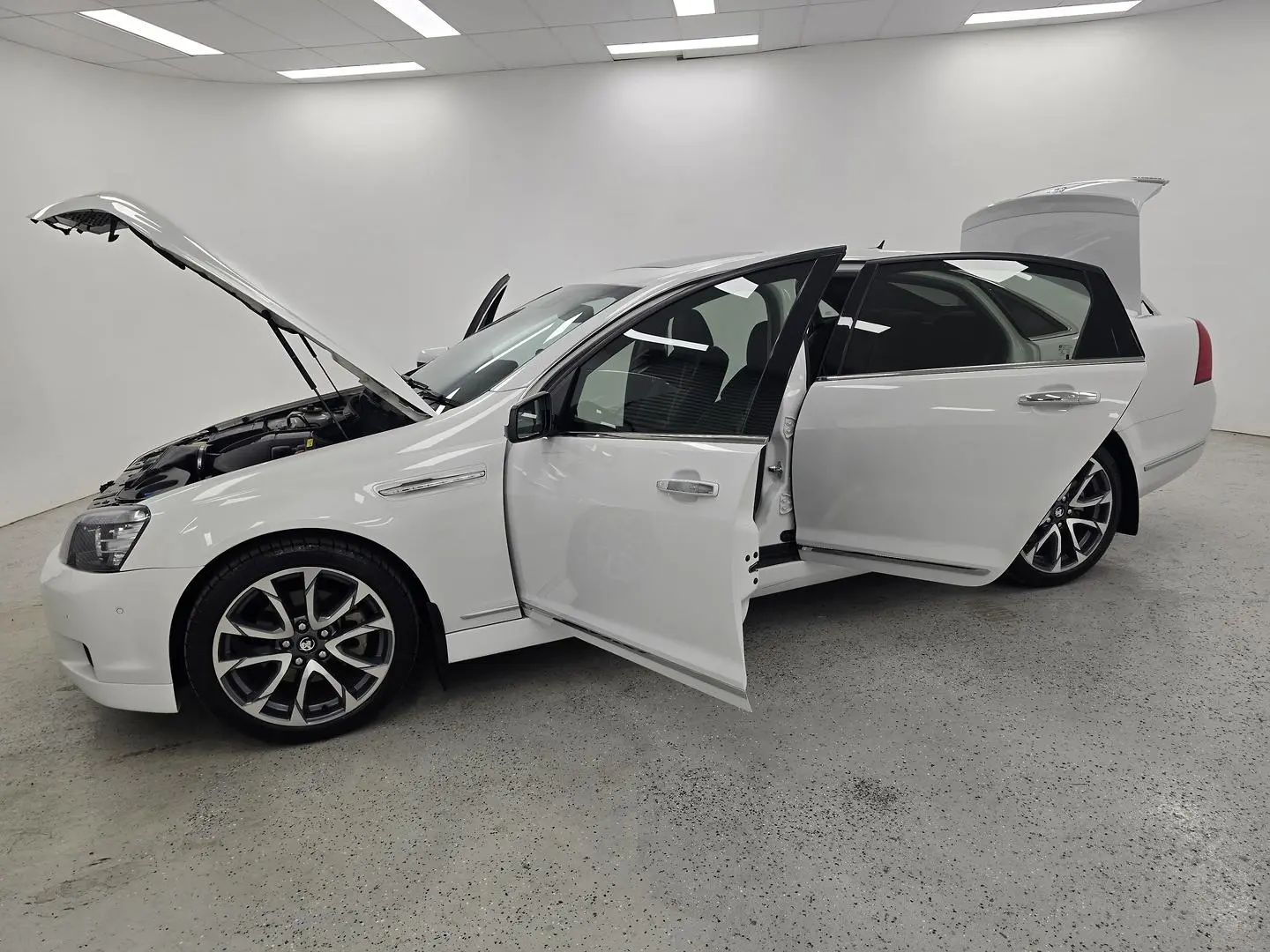 2016 Holden Caprice Gallery Image 13