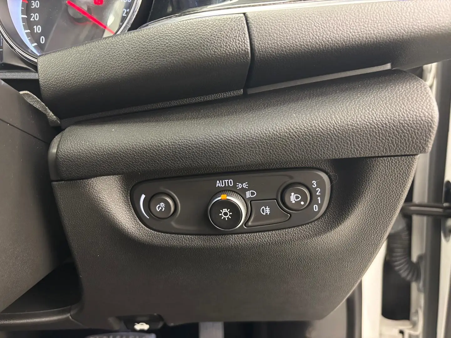 2018 Holden Commodore Gallery Image 26