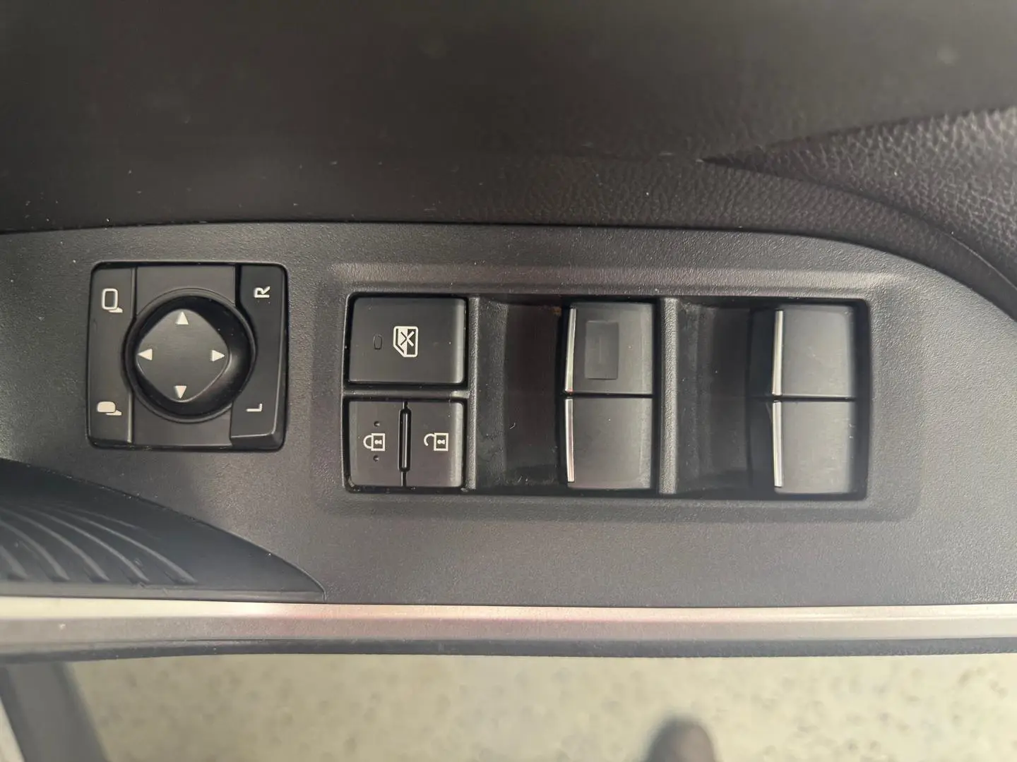 2020 Toyota RAV4 Gallery Image 16