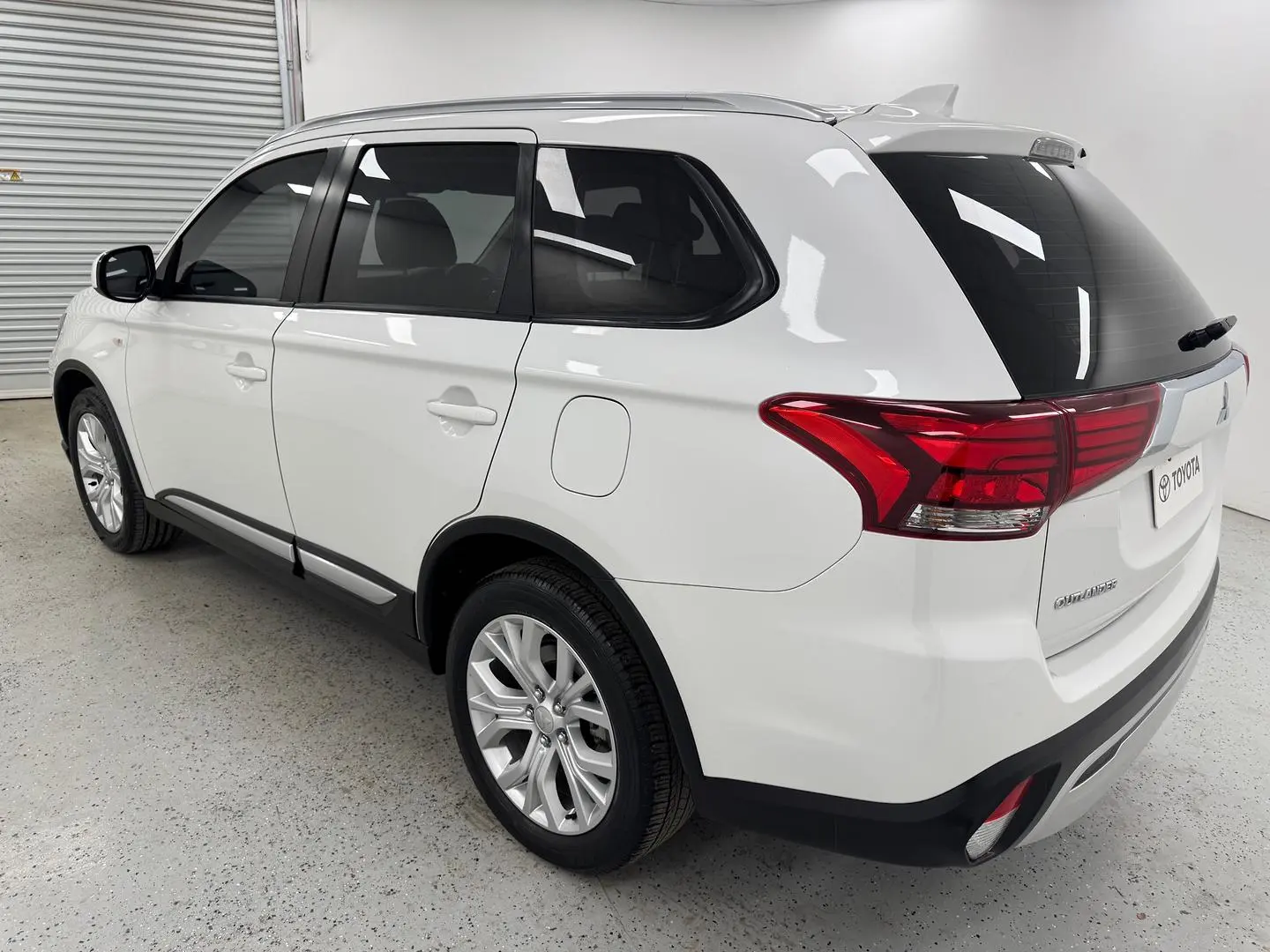 2020 Mitsubishi Outlander Gallery Image 4