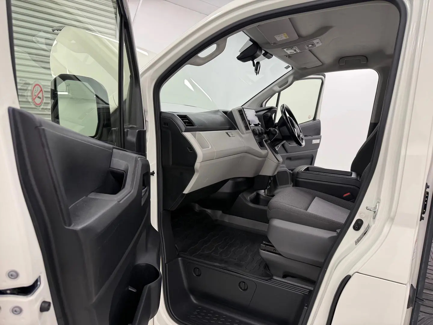 2022 Toyota Hiace Gallery Image 10