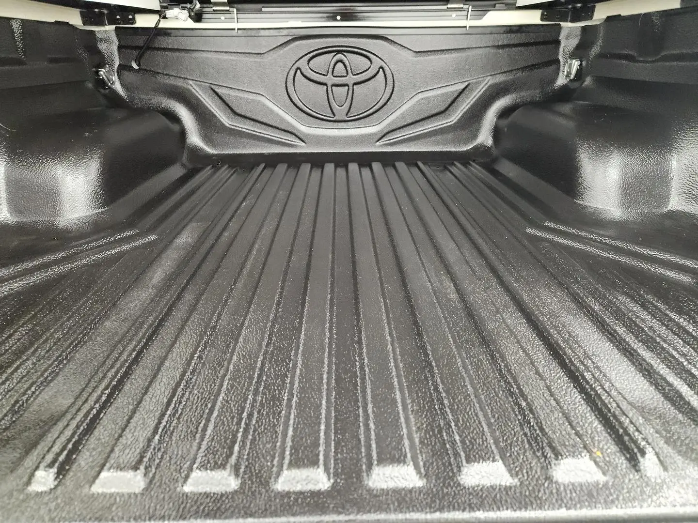 2017 Toyota Hilux Gallery Image 20
