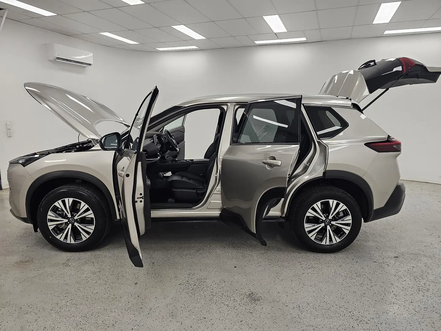 2023 Nissan X-TRAIL Gallery Image 10