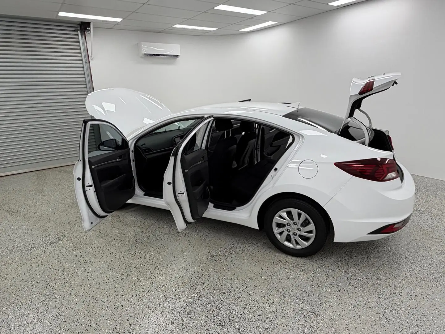 2019 Hyundai Elantra Gallery Image 11