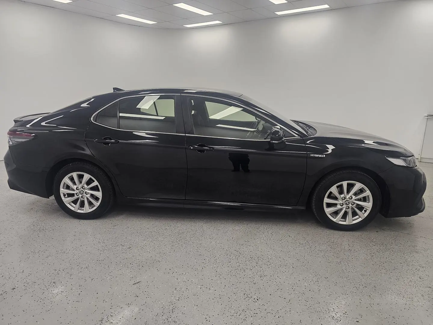 2022 Toyota Camry Gallery Image 3