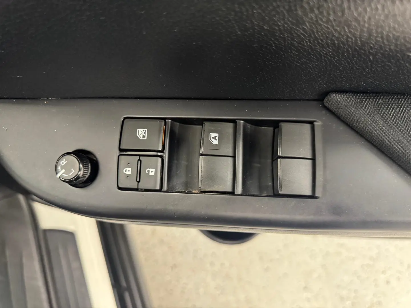 2018 Toyota Hilux Gallery Image 16