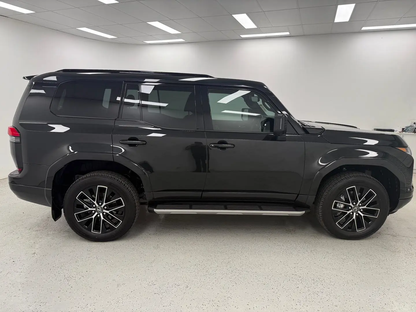 2025 Lexus GX Gallery Image 2