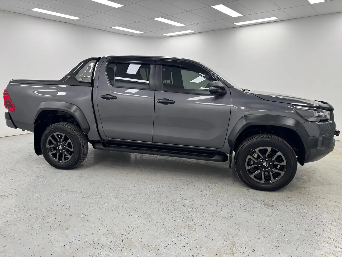 2023 Toyota Hilux Gallery Image 2