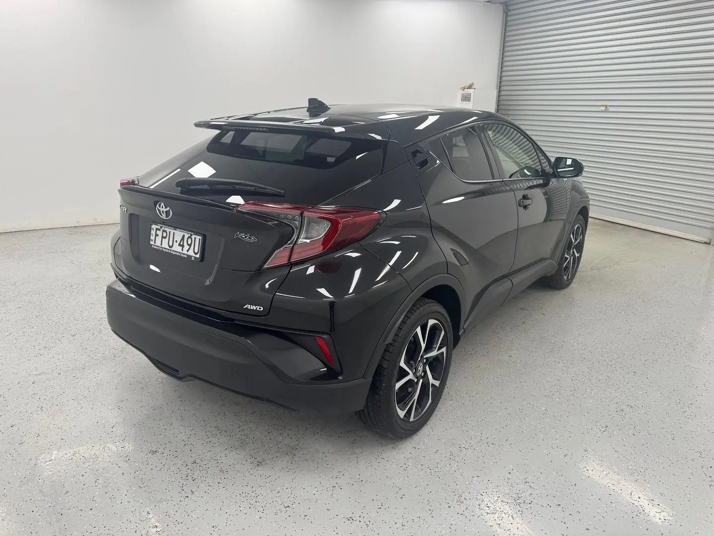 2018 Toyota C-HR Gallery Image 3