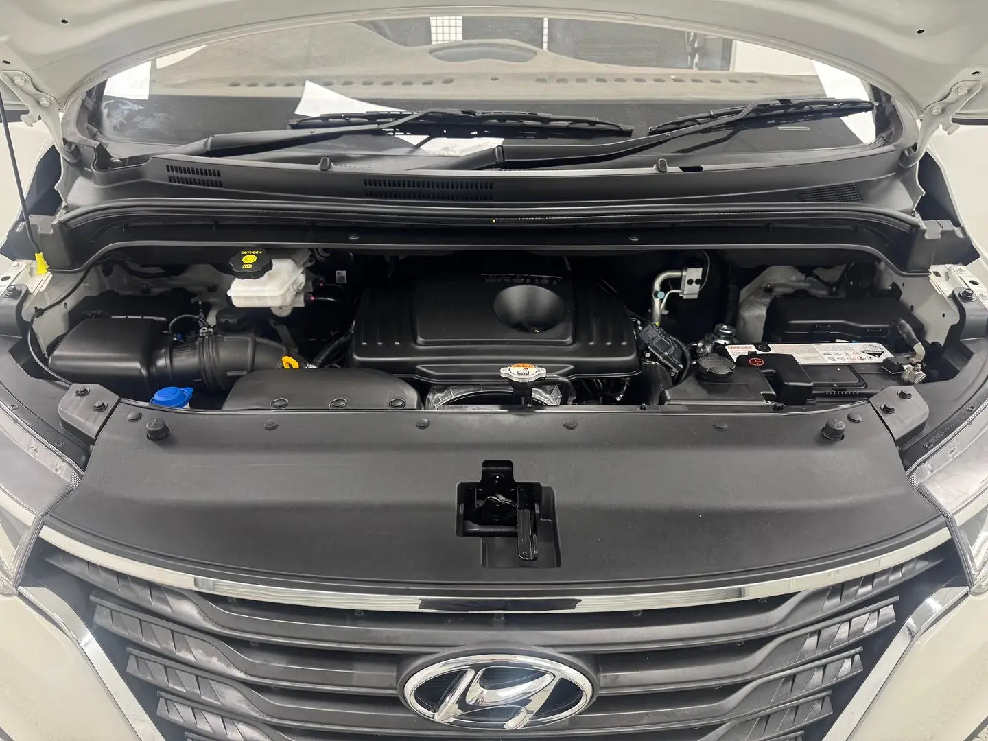 2020 Hyundai iLoad Gallery Image 15